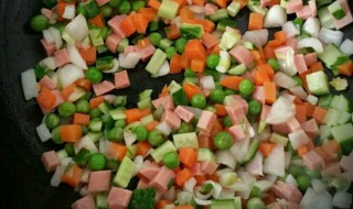 青豆火腿做法图解 教你做快手家常菜