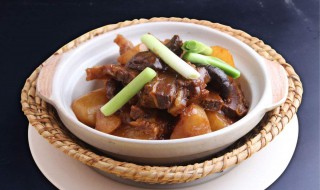 广东正宗焖牛腩的做法 焖牛腩怎么做