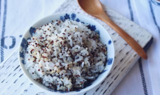 电饭煲藜麦饭的做法 减肥必备
