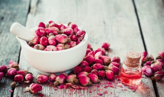 玫瑰花酒的制作方法 如何在家制作玫瑰花酒