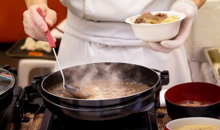 鹌鹑蛋烧牛腩如何做 6步做鹌鹑蛋烧牛腩