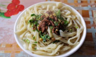 怎样做肉丝手擀面 怎样做美味的青椒肉丝手擀面