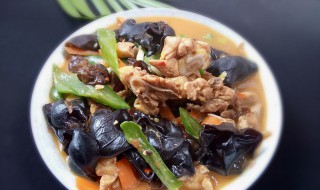 木耳炖鸡肉怎样做 如何做木耳炖鸡