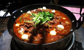 鹌鹑蛋烧牛腩步骤 牛腩炖鹌鹑蛋做法