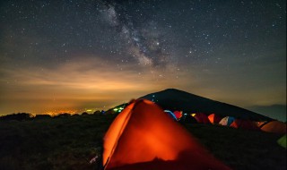 帐篷保温技巧 使用隔温效果较好的地垫会更好