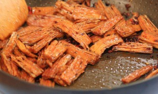 爆炒辣条怎么做 需要什么材料呢