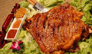 生烤羊腿腌制最好方法 这样做的烤羊腿最好吃
