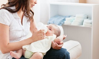 宝宝吐奶怎么处理方法 孩子吐奶应该怎么办