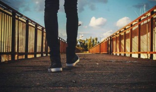 人生如酒的经典语录 表达人生如酒的句子