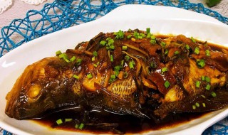 怎么做酱焖鲈鱼 酱焖鲈鱼的做法