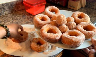 做甜甜圈怎么做方法 做甜甜圈方法介绍