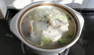 炖鲈鱼汤的正确方法 如何做炖鲈鱼汤