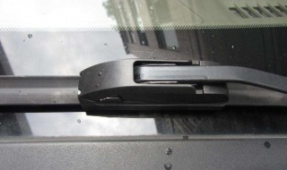 通用雨刷更换方法 怎样更换汽车雨刷器