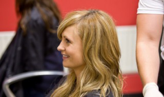 染发打蜡好还是不打蜡好 染发打蜡好吗