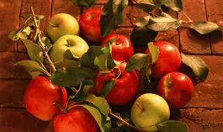 苹果熬水喝有什么功效 苹果熬水喝的功效