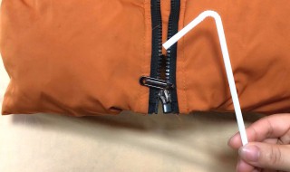 衣服卡在拉链里怎么办 衣服卡在拉链里怎么弄