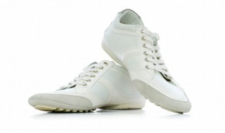 网面白鞋发黄清洗干净 清洗白色网面鞋的小妙招