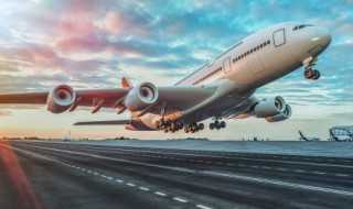 坐飞机提前多长时间到机场 坐飞机提前到机场的时间