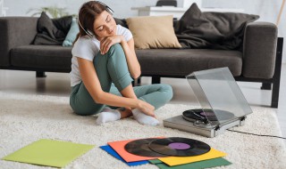 且听风吟歌词 且听风吟歌词是什么