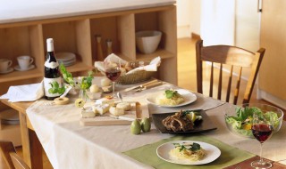 在饭桌上应该注意什么 饭桌注意事项