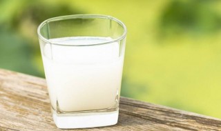 小苏打洗头的好处 头发可以洗得很干净呢