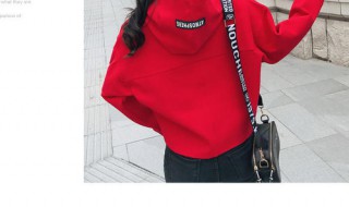 红色卫衣怎么搭配包包 看达人教你怎么穿