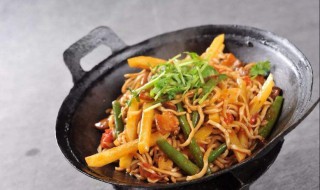 鸡肉焖面的做法 大家不妨学习一下