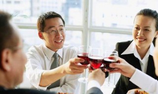 激动的心颤抖的手下一句 激动的心颤抖的手梗的介绍