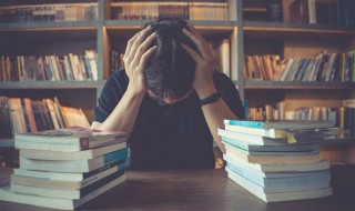 欲作家书意万重的意思 是怎么翻译的