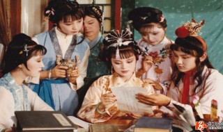 粉面含春威不露丹唇未启笑先闻的意思 粉面含春威不露丹唇未启笑先闻的意思简述