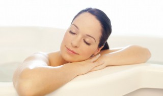 梦见在洗澡什么意思 梦见在洗澡的寓意