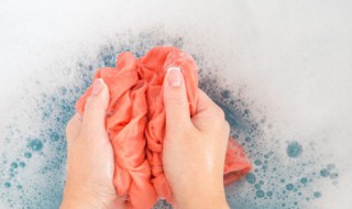 白衣服被染色去除的小妙招是什么 白衣服被染色去除的小妙招有哪些