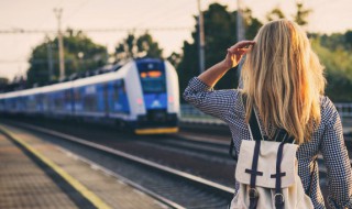 火车靠窗座位号是多少 火车靠窗的座位号是哪几个