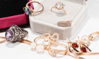 普通饰品变黑怎么处理 普通饰品变黑的处理方法