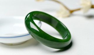 翡翠的基本知识大全 关于翡翠的基本知识