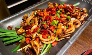 鱿鱼和啤酒能混吃吗 鱿鱼和啤酒能一起吃吗