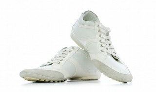 简单方法去除鞋子上的锈渍 去除鞋子上锈渍的简单方法