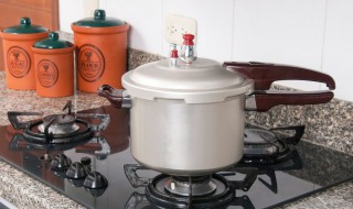 高压锅黑烧糊了怎么清洗干净 高压锅黑烧糊清洗方法