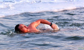 50岁适合冬泳吗 什么人不适合冬泳