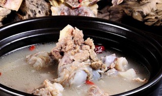 骨头汤怎么熬成白色 怎么才能把骨头汤熬成白色