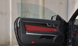 安全带被车门锁住怎么办 安全带卡住车门怎么办