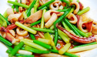 蒜苔炒鱿鱼的做法 快手好吃的家常小菜