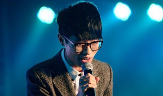 路灯下的恋人的原唱 感兴趣的朋友可以听一下