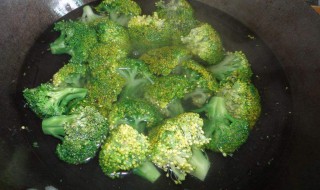 西兰花焯水多久 怎么才不会变色