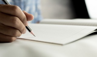 王字边加爱念什么 王字边加爱念啥