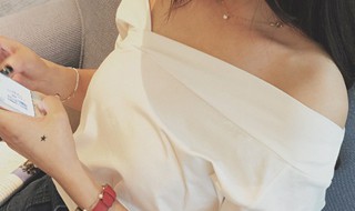 露肩衣服怎么固定 露肩衣服固定的技巧