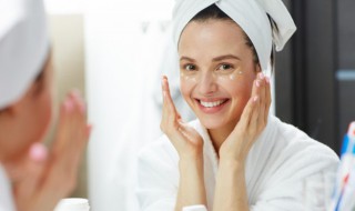 春天适合用乳液还是面霜 春天适合用乳液还是面霜呢