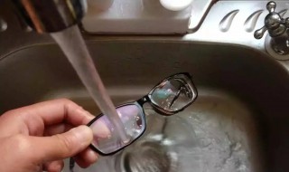 眼镜可以用洗洁精洗吗 眼镜可不可以用洗洁精洗