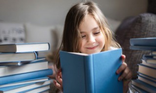 相向而行与相对而行有什么区别 相向而行与相对而行的含义