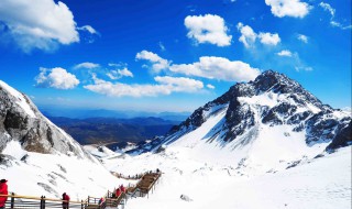 玉龙雪山上面可以滑雪吗 玉龙雪山上面能不能滑雪